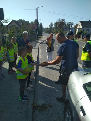 dzieci podczas działań Jabłko-Cytryna