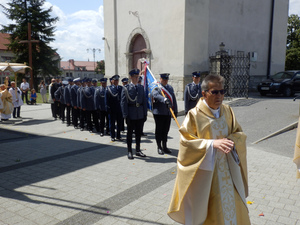 policjanci podczas mszy świętej